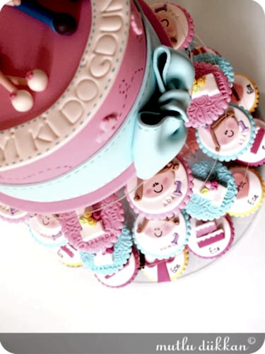 2012'N?N ?LK DO?UM GÜNÜ PASTA VE CUPCAKE KULES?
